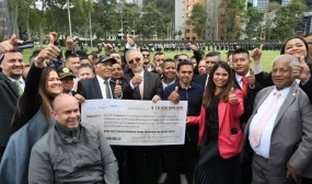 FOTOGRAFÍA VICEMINISTRA DE VIVIENDA EN CONMEMORACIÓN A ADULTOS MAYORES