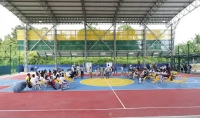 FOTOGRAFÍA POLIDEPORTIVO SOSTENIBLE EN LA URBANIZACIÓN SAN ANTONIO DEL ESTERO, BUENAVENTURA.