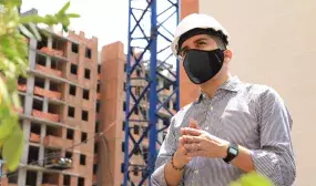 -El ajuste en los subsidios para la vivienda social incluye, además, cobertura mensual de hasta 5 puntos porcentuales para la tasa de interés. -Para la vivienda No VIS, de segmento medio, el monto del subsidio mensual asciende a medio millón de pesos por 7 años.