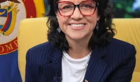 FOTOGRAFÍA COMUNICADO MINISTRA ENCARGADA