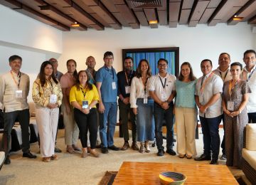 Fotografia de reunioin de la Ministra de Vivienda con directivos de la Asociación Colombiana de Facultades de Ingeniería (ACOFI)