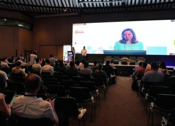 fotografia ministra de Vivienda, Ciudad y Territorio en su participación en la Bienal