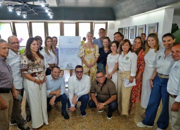 FOTOGRAFÍA DE LA VICEMINISTRA DE VIVIENDA, AYDEÉ MARSIGLIA EN REUNIÓN CON LOS VOCEROS DE LAS ORGANIZACIONES SOCIALES DE LA MINGA CALI