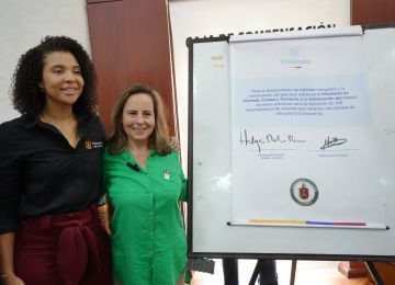 Fotografia ministra Helga Maria Rivas, con la gobernadora del Chocó, Nubia Córdoba