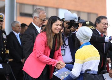 FOTOGRAFÍA VICEMINISTRA DE VIVIENDA Y PRESIDENTE PETRO 