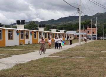 FOTOGRAFÍA ENTREGA DE 150 VIVIENDAS, A POBLACIÓN EN CONDICIÓN DE VULNERABILIDAD EN EL TOLIMA