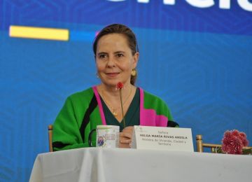 FOTOGRAFÍA, MINISTRA DE VIVIENDA HELGA MARÍA RIVAS, DURANTE EVENTO DE PRESENTACIÓN DEL DECRETO 1381 DE 2024