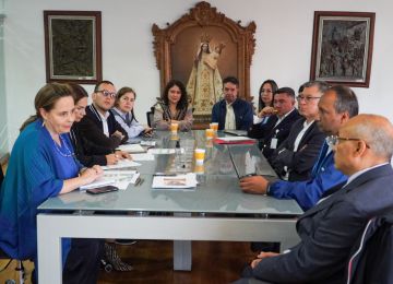FOTOGRAFÍA, MINISTRA DE VIVIENDA HELGA MARÍA RIVAS JUNTO CON EL ALCALDE DE PASTO NICOLÁS TORO EN DIÁLOGO SOBRE EL ORDENAMIENTO TERRITORIAL EN EL DEPARTAMENTO 