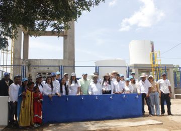 FOTOGRAFÍA VICEMINISTRO DE AGUA Y SANEAMIENTO BASICO EDWARD LIBREROS EN ENTREGA DE PROYECTO DE AGUA EN LA GUAJIRA