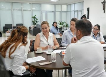 FOTOGRAFÍA MINISTRA DE VIVIENDA CIUDAD Y TERRITORIO HELGA MARÍA RIVAS EN ENTREGA DE PROYECTO DE AGUA POTABLE Y SANEAMIENTO BÁSICO EN VILLAVICENCIO