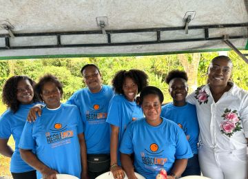 FOTOGRAFÍA FAMILIAS BENEFICIADAS CON EL PARQUE RECREODEPORTIVO LA RESILIENCIA EN QUIBDÓ