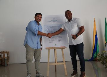 FOTOGRAFÍA VICEMINISTRO DE AGUA Y SANEAMIENTO BÁSICO EDWARD LIBREROS, EN FIRMA DE INICIO DE PROYECTO DE ACUEDUCTO EN ACANDÍ CHOCÓ