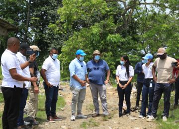 FOTOGRAFÍA EQUIPO MINISTERIO DE VIVIENDA CIUDAD Y TERRITORIO, EN FIRMA DE INICIO DE PROYECTO DE ACUEDUCTO EN ACANDÍ CHOCÓ