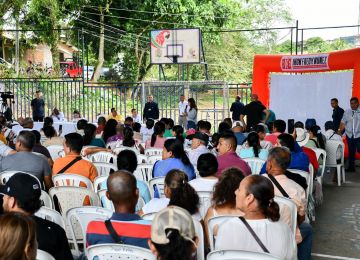FOTOGRAFIA audiencia convocada por el representante a la Cámara Jhon Fredy Nuñez Ramos EN FLORENCIA, CAQUETA