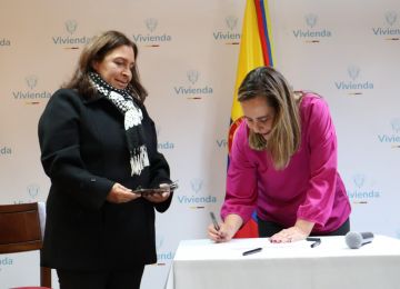 FOTOGRAFÍA COMUNICADO POSESIÓN EXPERTOS CRA 02