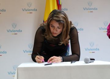 FOTOGRAFÍA COMUNICADO POSESIÓN EXPERTOS CRA 04