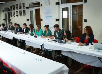 FOTOGRAFÍA MESA EMPALME ANTE EL PUEBLO 02