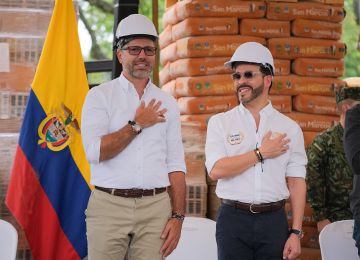 FOTOGRAFIA COMUNICADO PRESIDENTE APUESTA POR RECOSNTRUCCION EN CALI 02