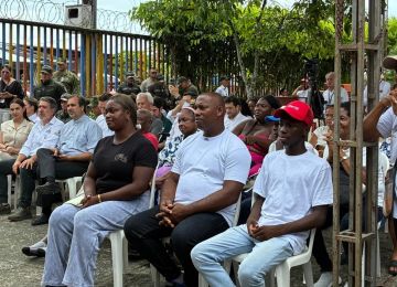 FOTOGRAFIA PRESIDENCIA ENTREGA PRIMER VIVIENDA PARA DAMNIFICADOS EN BUENAVENTURA 02