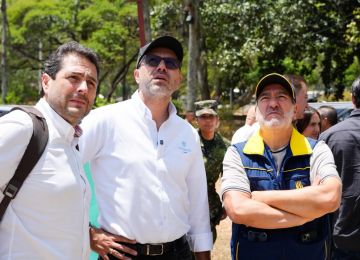 FOTOGRAFIA COMUNICADO GOBIERNO ENTREGA LA PRIMERA CASA PARA DAMNIFICADOS DEL TERREMOTO EN BUGA, VALLE DEL CAUCA 03