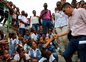 Ministro de Vivienda Ciudad y Territorio inauguro infraestructura educativa que beneficiara a mas de mil ninos y jovenes en Quibdo