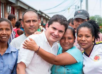 Manana le cumpliremos al Choco con viviendas gratis y la firma de inversiones historicas en agua potable