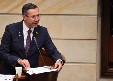 Fotografia ministro de vivienda Jaime Andrés Beltrán anuncia nuevos programas 01