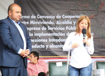 Con viviendas y agua potable dignificamos a los sectores mas vulnerables del pais Ministra Elsa Noguera