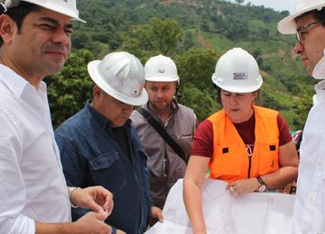 Minvivienda visita obras de reconstruccion en Salgar Antioquia