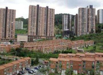 Colombianos destacan logros del Gobierno en la construccion de viviendas en el pais
