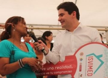 En gira por Antioquia Minvivienda asignara y entregara 777 viviendas 100 subsidiadas