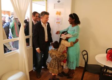 Presidente Juan Manuel Santos entrego 1537 viviendas gratis en Bogota