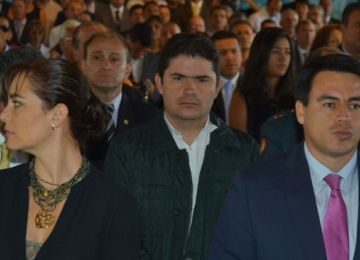 Ministro de Vivienda estuvo presente en el acto de posesión del Gobernador de Caldas
