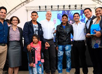 Familias victimas del conflicto recibieron vivienda nueva como regalo de Navidad