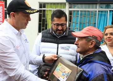 Gobierno Nacional entrega viviendas para familias que habitaban zonas de alto riesgo en Manizales