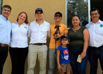 120 familias de San Luis Antioquia recibieron de manos del Ministro Jonathan Malagon las llaves de sus viviendas