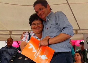 Continúa con éxito la entrega de viviendas gratis en el país