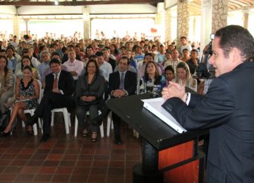 En Santander Vargas Lleras cerró primer ciclo de subastas para el programa de viviendas gratuitas