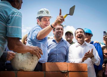 En Santander, Vargas Lleras dio arranque a construcción de viviendas gratis en lotes públicos