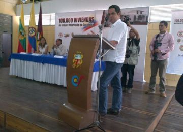 En el Tolima, Vargas Lleras concluyó intenso recorrido de apertura de subastas para viviendas gratis en el sur del país