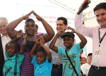 “Felicito al gobierno de Colombia por el programa de las 100.000 viviendas gratis, un esfuerzo destacable por los más necesitados: Joan Clos, Director Ejecutivo de ONU Hábitat