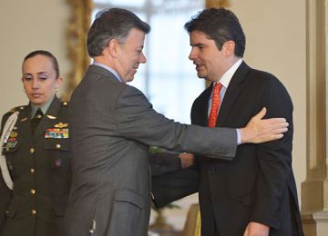 Luis Felipe Henao se posesionó como Ministro de Vivienda