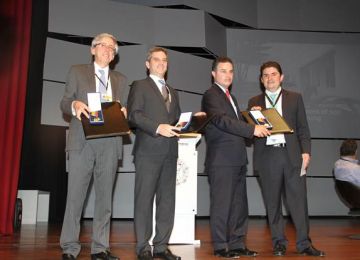 Ministro de Vivienda Luis Felipe Henao otorgó Medalla ‘Patricio Samper Gnecco’ a los alcaldes de Montería y Medellín, y al Presidente de la Constructora Bolívar