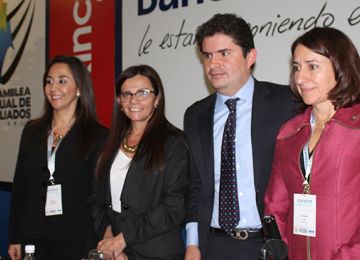 Ministro de Vivienda invita a constructores y Alcaldía de Bogotá a trabajar unidos para dinamizar la construcción de vivienda de interés social