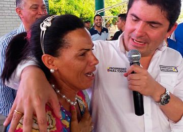 Ministro de Vivienda, Luis Felipe Henao Cardona, llevó bienestar y calidad de vida a familias humildes y desplazadas de La Guajira y Cesar, que ganaron casas gratis hoy