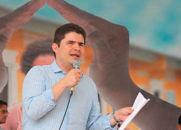 El Ministro de Vivienda, Luis Felipe Henao Cardona, celebra un año de gestión con un balance positivo en entrega de viviendas gratis, equipamientos y lanzamiento de sala Vipa en Cartagena