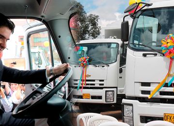 Minvivienda entrega modernos vehículos compactadores para el manejo integral de residuos sólidos en Cundinamarca