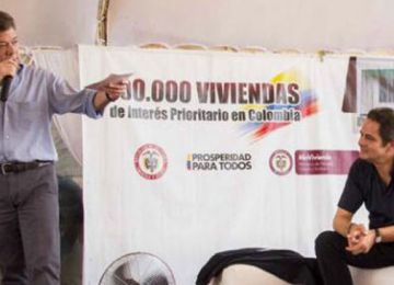 Presidente Santos y Ministro Vargas Lleras entregan viviendas gratis en Medellín