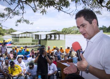 Samarios estrenan obras de acueducto y alcantarillado inauguradas por Vargas Lleras
