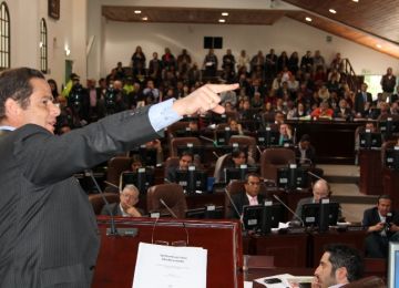Vargas Lleras está preocupado por futuro de la construcción en Bogotá